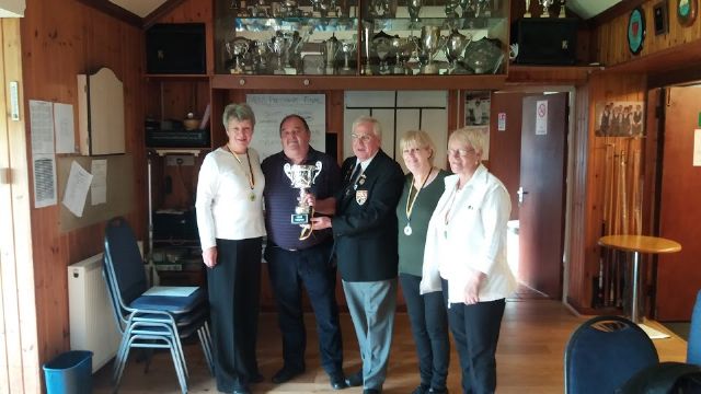 Kerr Trophy Winners 2016 A Beveridge, A Fraser, M Barclay & K Gallagher being presented by IBC President J Savage Kerr Trophy Winners 2016 A Beveridge, A Fraser, M Barclay & K Gallagher being presented by IBC President J Savage